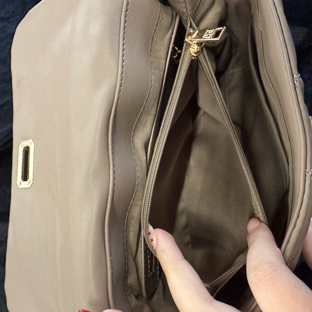 Badgley Mischka Quilted tan shoulder/CrossbodyBag - Picture 5 of 13